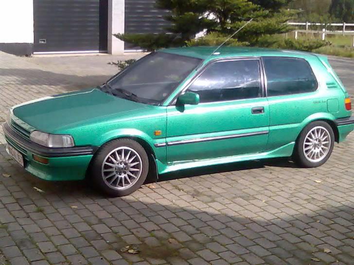 Toyota corolla   solgt - set fra siden billede 2