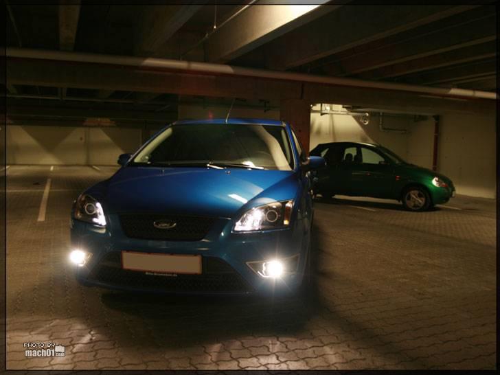 Ford Focus Trend stc. TDCI - Xenon giver fantastisk godt lys. Fedt med KA´en bag. Takke Mach for det. billede 8