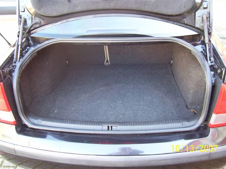 VW PASSAT 1,8 T (Solgt) - Rummeligt baggagerum billede 10