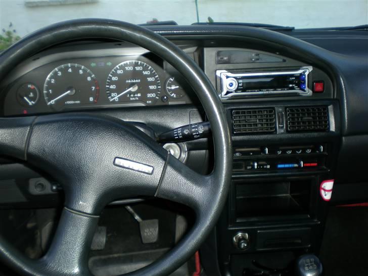 Toyota corolla   solgt - også inde i bilen billede 8