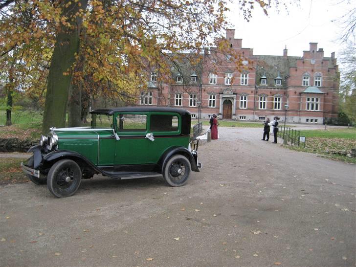 Ford A 2dørs Sedan- Ole-Henry - Foran Fuglsang til Peters og Lisas bryllup... billede 4