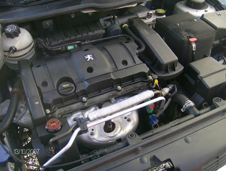Peugeot 206 1,6 Griffe - Motor billede 2