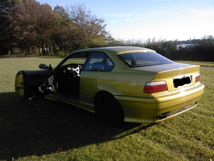 BMW 320i coupe *SOLGT* billede 10