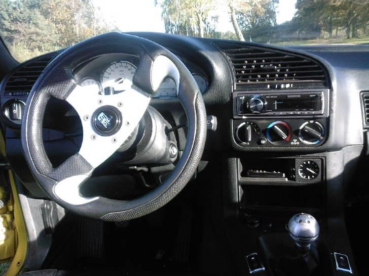 BMW 320i coupe *SOLGT* billede 11