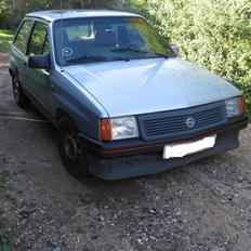 Opel corsa   (SOLGT)