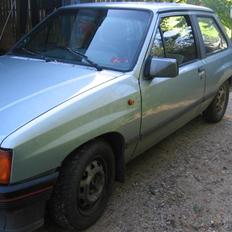 Opel corsa   (SOLGT)