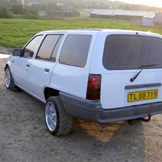 Opel Kadett caravan (sælges)