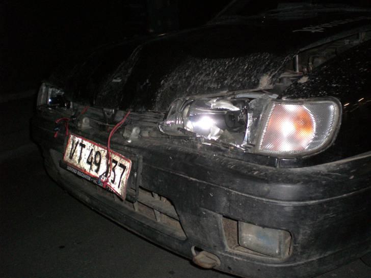 Nissan sunny ( total skadet ) - der var lige en der kørte op bag i mig så jeg blev skubbet ind i ham foran billede 11