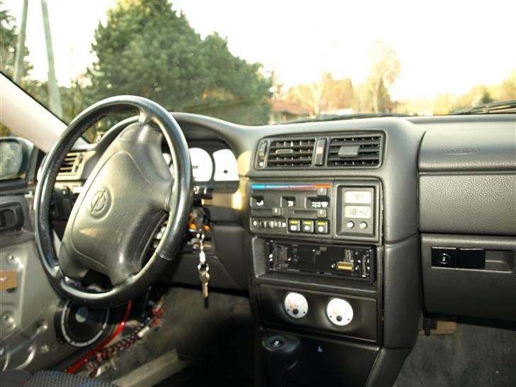 Opel Calibra 2,5 v6 *Solgt* - Helt std. Dog er hele siden skildt af , da jeg er ved at sætte anlæg i dyret.. billede 10