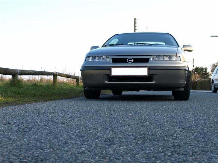 Opel Calibra 2,5 v6 *Solgt* - Den skal nok komme lidt tættere på asfalten på et tidspunkt.. billede 11