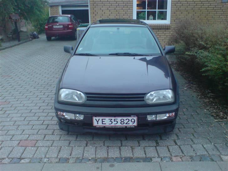 VW Golf III 2.8 VR6 (SOLGT) - Jeg plejer at ha Golf 4 optik lygter på med Xenon, men har fået smadret den ene lygte...  billede 14