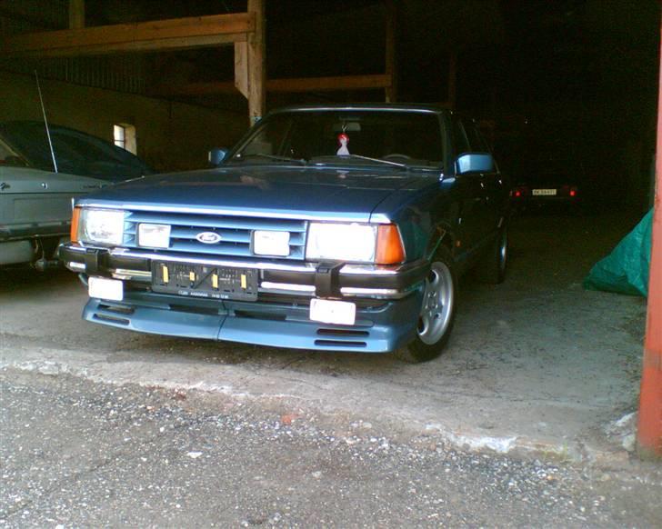 Ford Granada - Sådan så den ud efter den var blevet renoveret første gang men den trængte til en tur mere billede 1