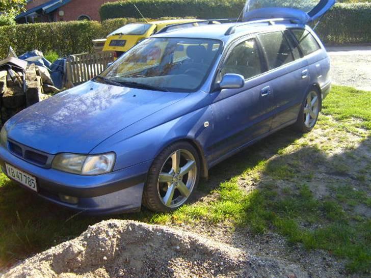 Toyota Carina E  billede 1