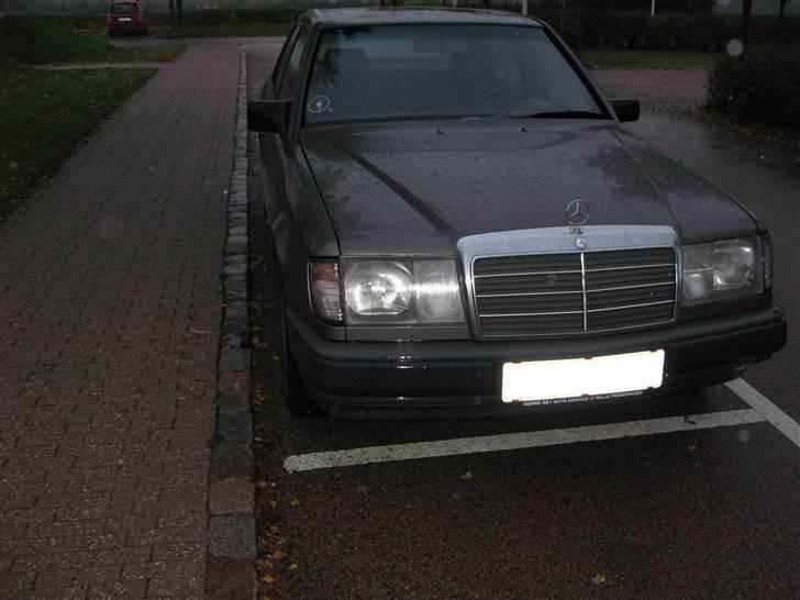 Mercedes Benz 230 E (W124) - Der køres efter stjernen. billede 1