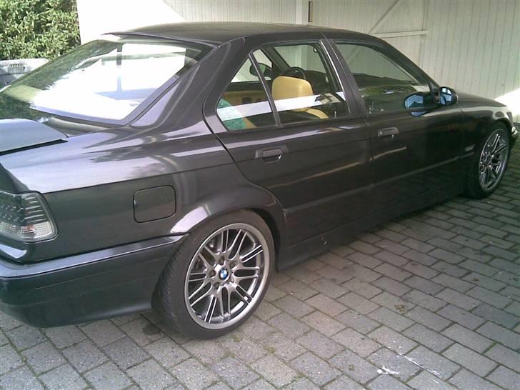 BMW 325 i 24v solgt billede 9