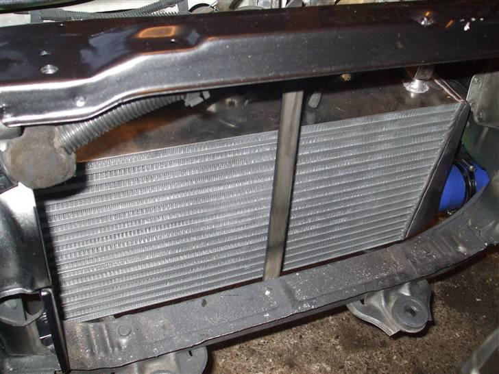 Toyota Supra 3,0 turbo - så er der monteret ny intercooler, der er ikke meget plads tilbage  billede 2