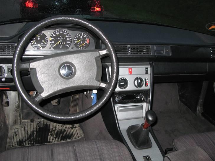 Mercedes Benz 230 E (W124) - Standard rat. billede 2