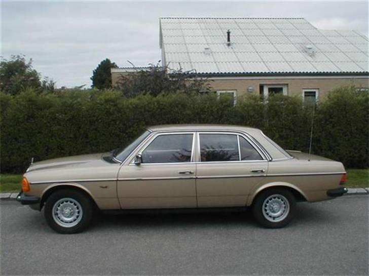 Mercedes Benz W123 230 E 2,3 4d. billede 2