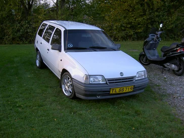 Opel Kadett caravan (sælges) billede 4