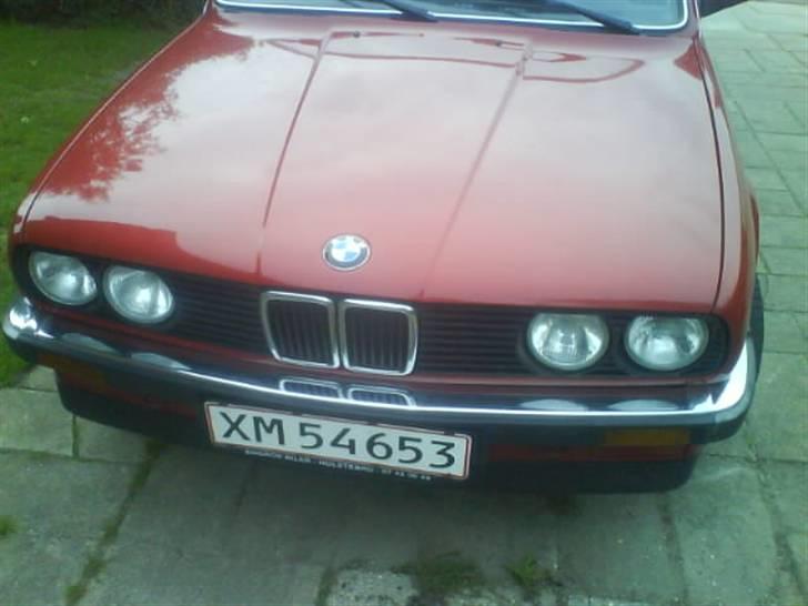 BMW 320i billede 2
