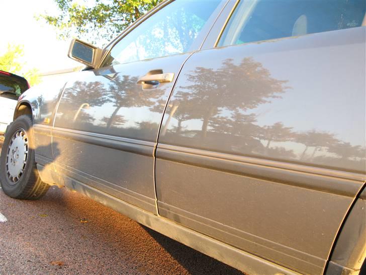 Mercedes Benz 230 E (W124) - Kunne godt bruge en krom liste billede 11