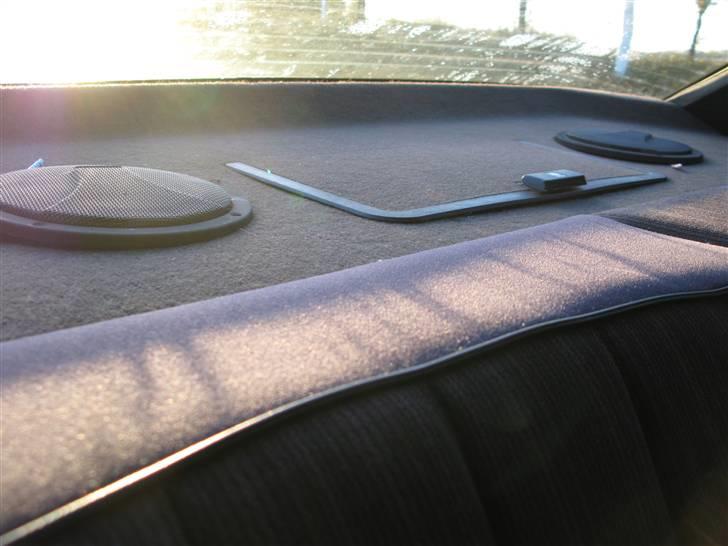 Mercedes Benz 230 E (W124) - Standard højtalere med nødhjælpskasse. Regner med at bygge ny hattehylde til mine nye højtalere. uge 47:) billede 16