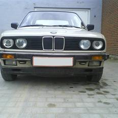 BMW 320i E30