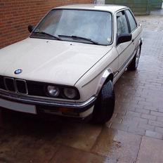 BMW 320i E30