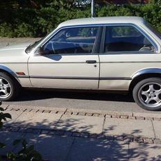 BMW 320i E30
