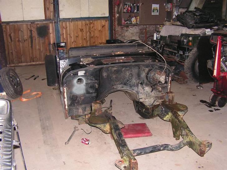 Nissan patrol gr - prøvemontering af jeep karosse på patrol gr ramme billede 6