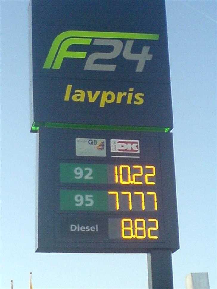 Mercedes Benz 190D w201 - Pænt dyr "95", godt jeg ikk skulle tanke den dag :D billede 10