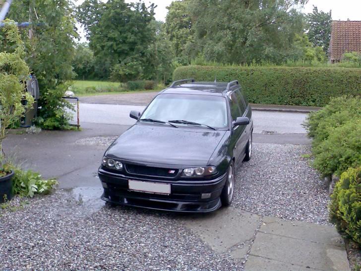 Opel astra f   (Totalt skade) - læg mærke til venster er tanken som oss er med på pic af corollaen billede 1