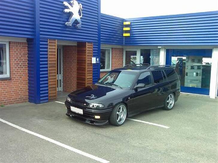 Opel astra f   (Totalt skade) - foran mit arbejde billede 4