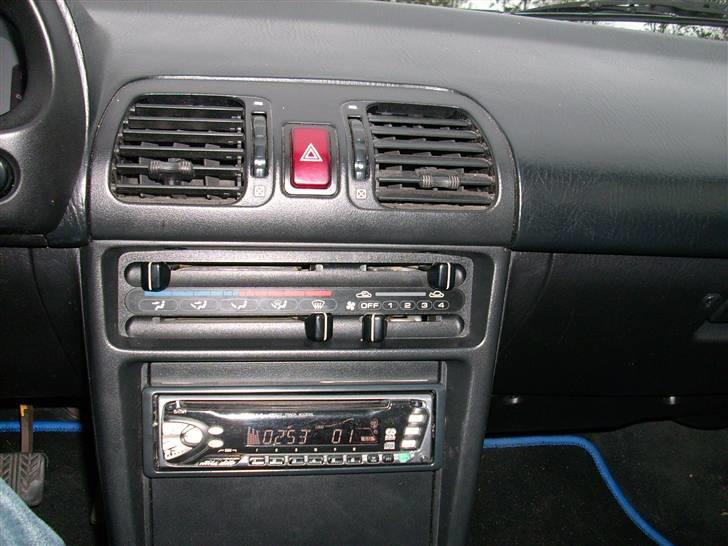 Mazda MX3 V16 (Solgt) billede 14