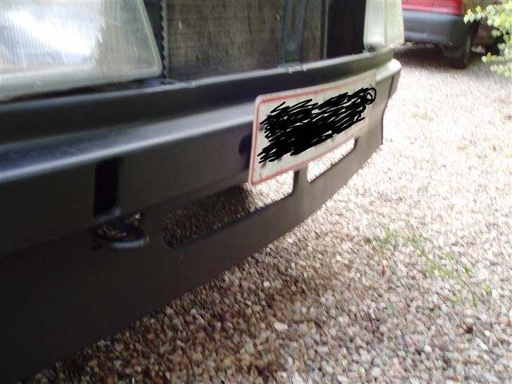 Opel Kadett D - front jeg fik med da jeg købte bilen som jeg sku bruge ledningsnet fra.... skulle efter sigende være den eneste af den front.... men ved det ikke med sikkerhed billede 2