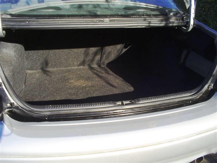 Mazda 626 LX sedan (tot.skadet) - Dejligt stort bagagerum.... billede 16