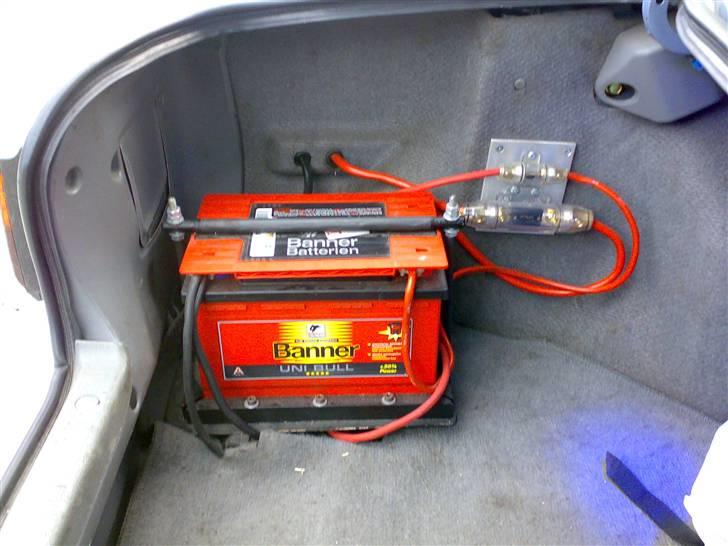 Toyota Camry  - med alt forbrug er der behov for mere power 2X700 A batterier =1400 start amp  billede 13