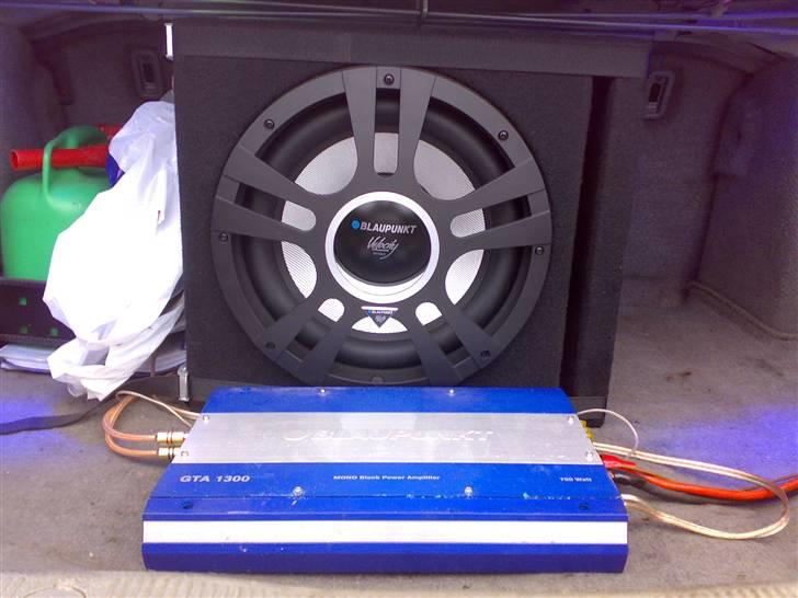 Toyota Camry  - Blaupunkt Velocity 1200W Woffer spiller rimlig godt  billede 14