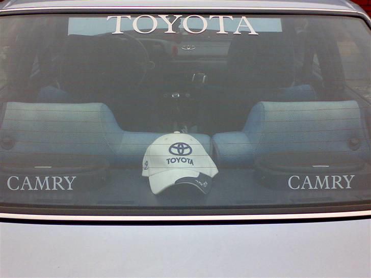 Toyota Camry  - der er lidt pynt i bagruden he he  billede 16