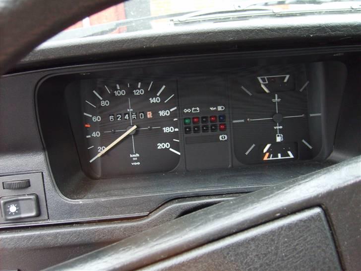 VW Polo Movie - læg mærke til lysknappen i venstre side. Stadig med det hvide intakt - synsmanden sagde at han aldrig havde set en bil hvor det ikk var slidt af  billede 6