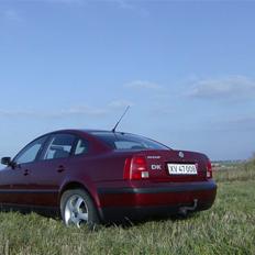 VW Passat 1,6 LIMOUSINE