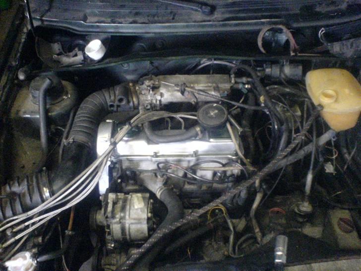 VW Golf 2 GTi  givet væk - den nye motor, MUMS!... lyder deeeejlig!... hvem skal bruge anlæg når man har den gode lyd fra en VW 4cyl. :D billede 11