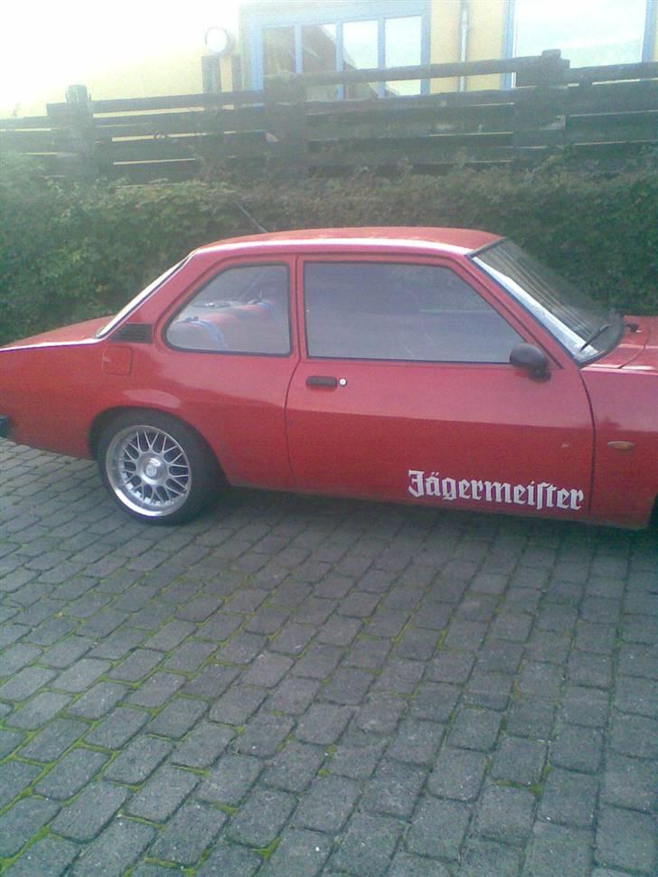 Opel Ascona B  - De sidste par billeder fra den dag jeg kom af med den.. den fik lige røde baglygter og Jagermaister klistermærker billede 17