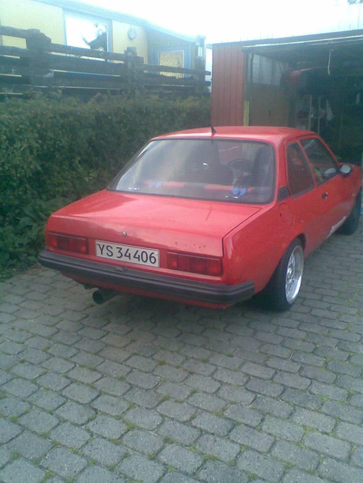 Opel Ascona B  - De sidste par billeder fra den dag jeg kom af med den.. den fik lige røde baglygter og Jagermaister klistermærker billede 18