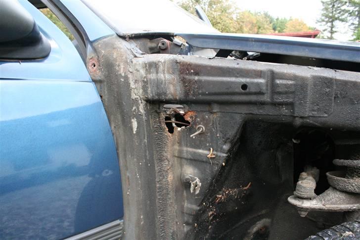 Opel Kadett E (DØD) 1987- - Arr en slags tagrende der løber ind i bunden af bilen!!! billede 3