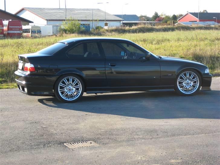 BMW E36 325i Coupé SOLGT billede 7