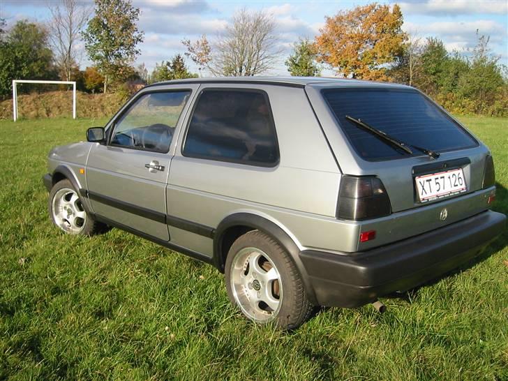 VW Golf 2 *SOLGT* - Listerne blev oqs lii malet ;D billede 3