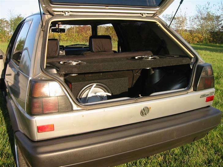 VW Golf 2 *SOLGT* - Mit lille anlæg.. Hehe.. billede 5