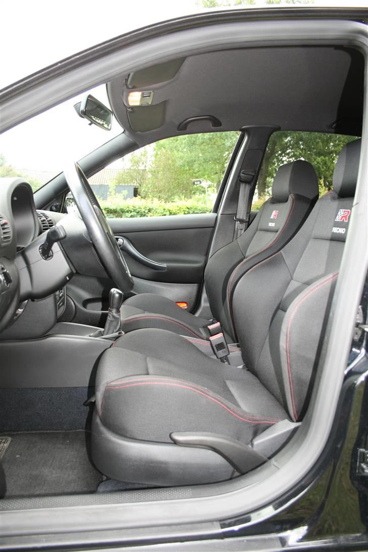 Seat Leon Cupra R - Standard sort Cupra R kabine billede 7