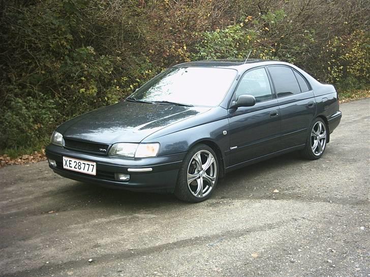 Toyota carina e billede 1